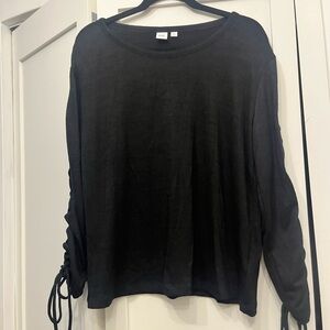 GAP Black Long Sleeve Women's Top